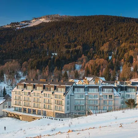 Czarna Gora 403 시에나